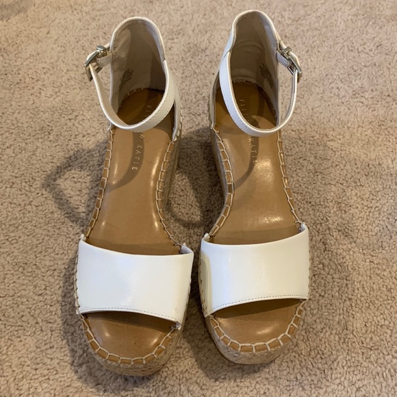 KELLY & KATIE Platform Wedges - Picture 2 of 6